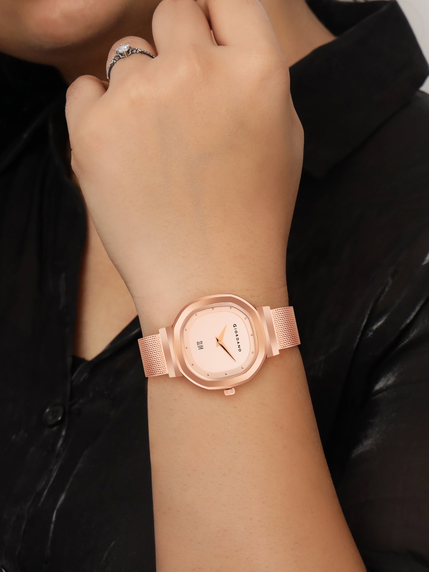 Giordano Analog Wrist Watch for Women Stylish Metal Strap with Water Resistant 3 Hand Mechanism for Girls & Ladies to Compliment Your Look/Ideal Gift for Female-GD-60014-11