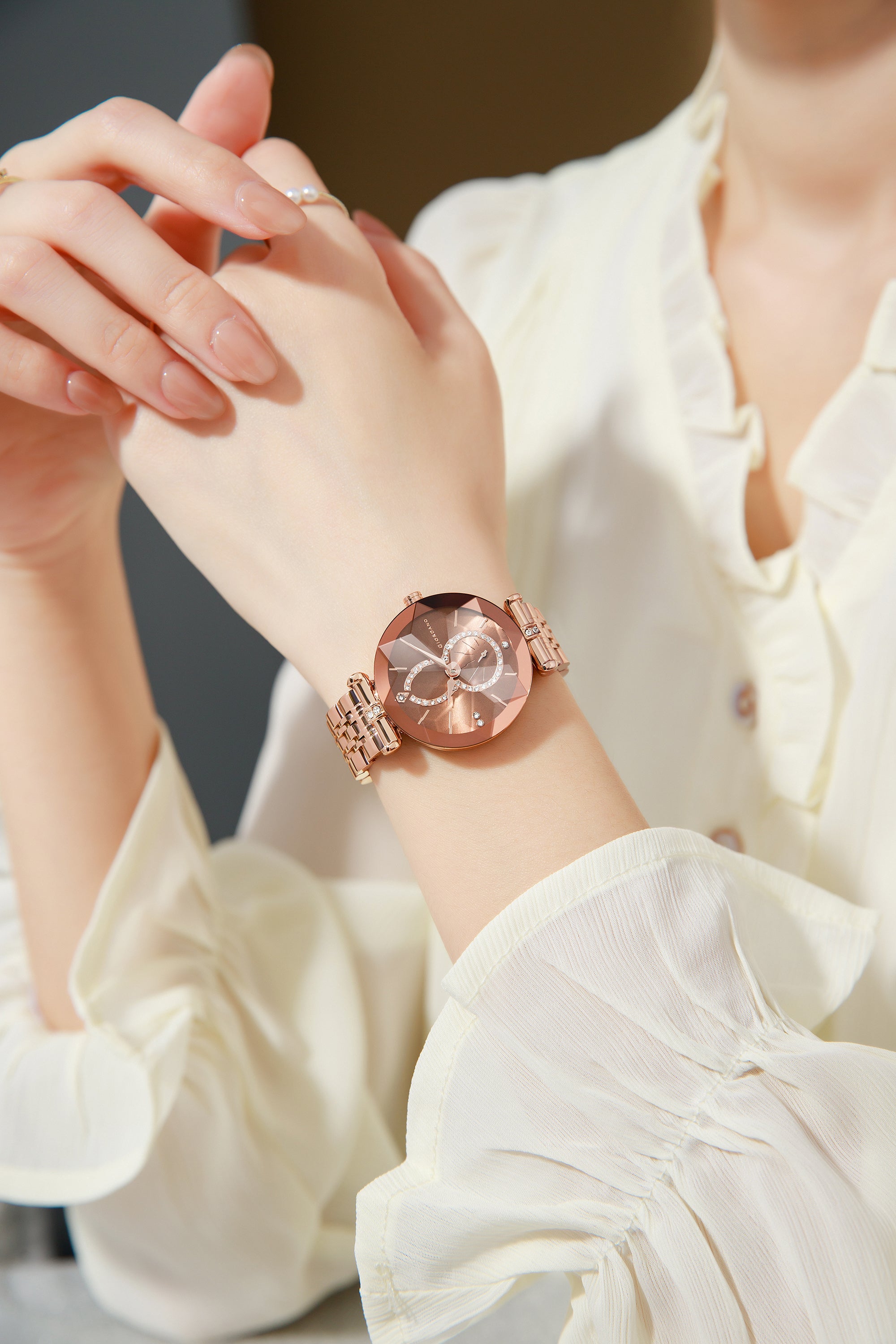 Giordano Luxury Watch for women Round Diamond cut glass Dial,  Elegant Stainless Steel Strap with Quartz Movement-GZ-60092-33