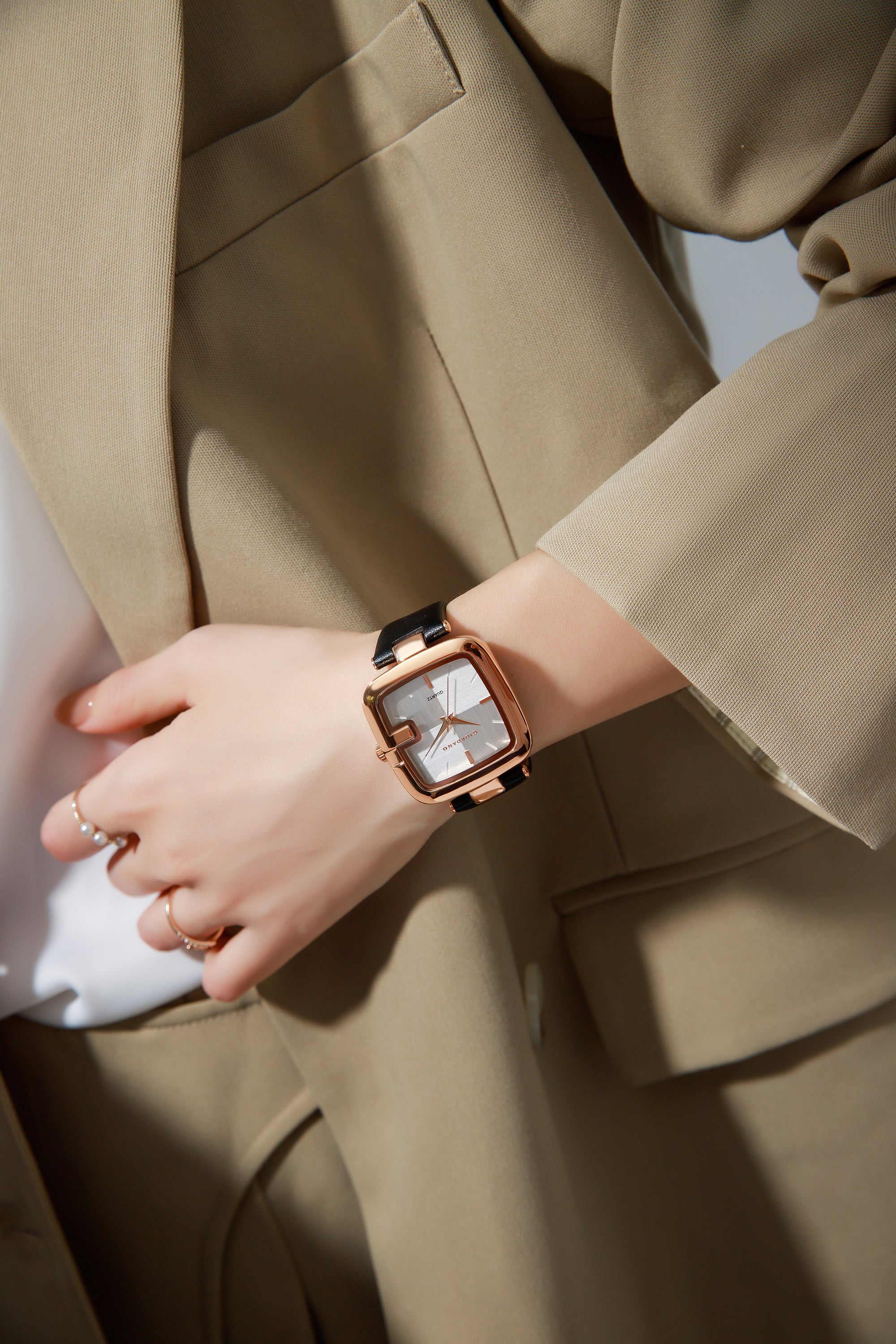 Giordano Square Dial Watch for women with leather strap and Premium Quartz moevment-GZ-60089-01