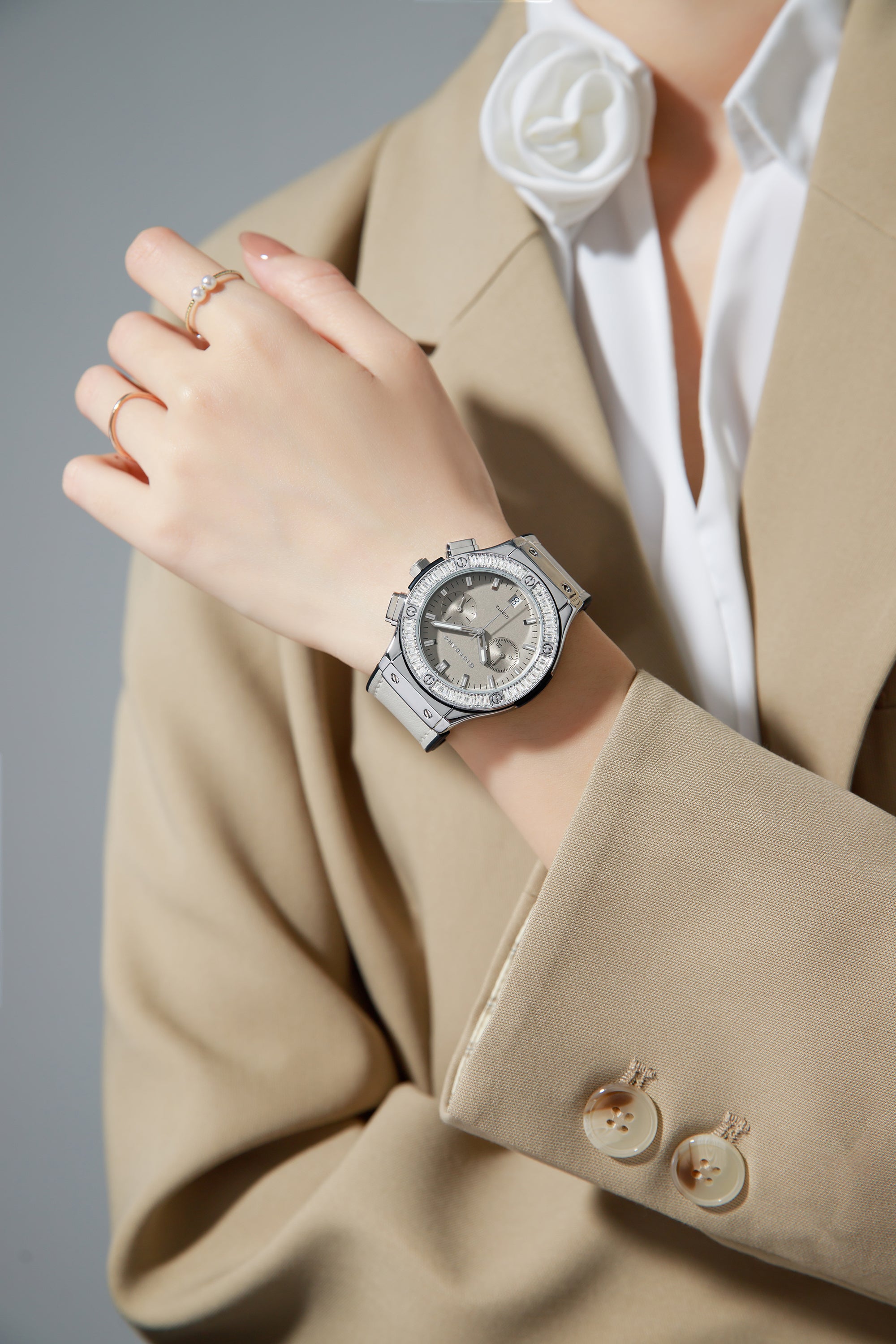 Giordano analog Watch for men  – Round Dial,  Leather Strap, Crystal-Studded Bezel with Quartz Movement-GZ-60093-01