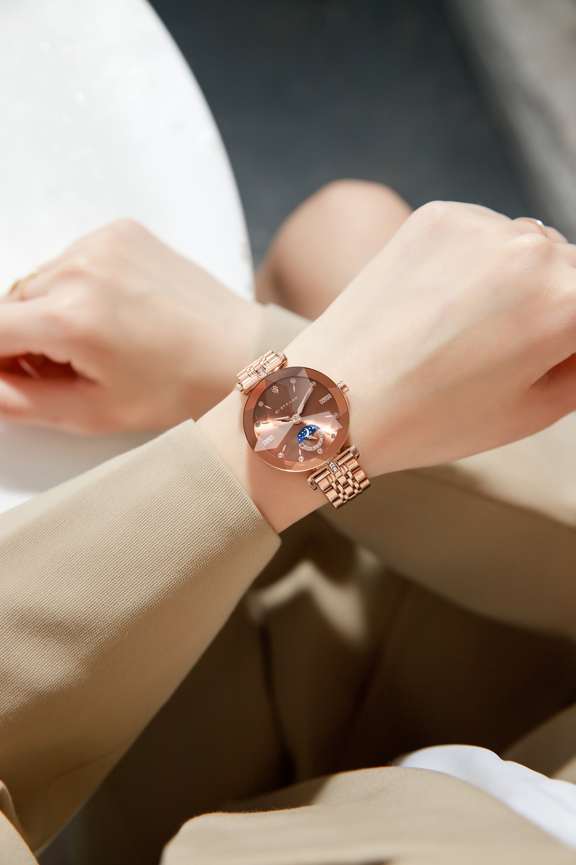 Giordano Premium Watch for women Elegant Round cut glass Dial with Stainless Steel Strap & Quartz Movement-GZ-60094-11