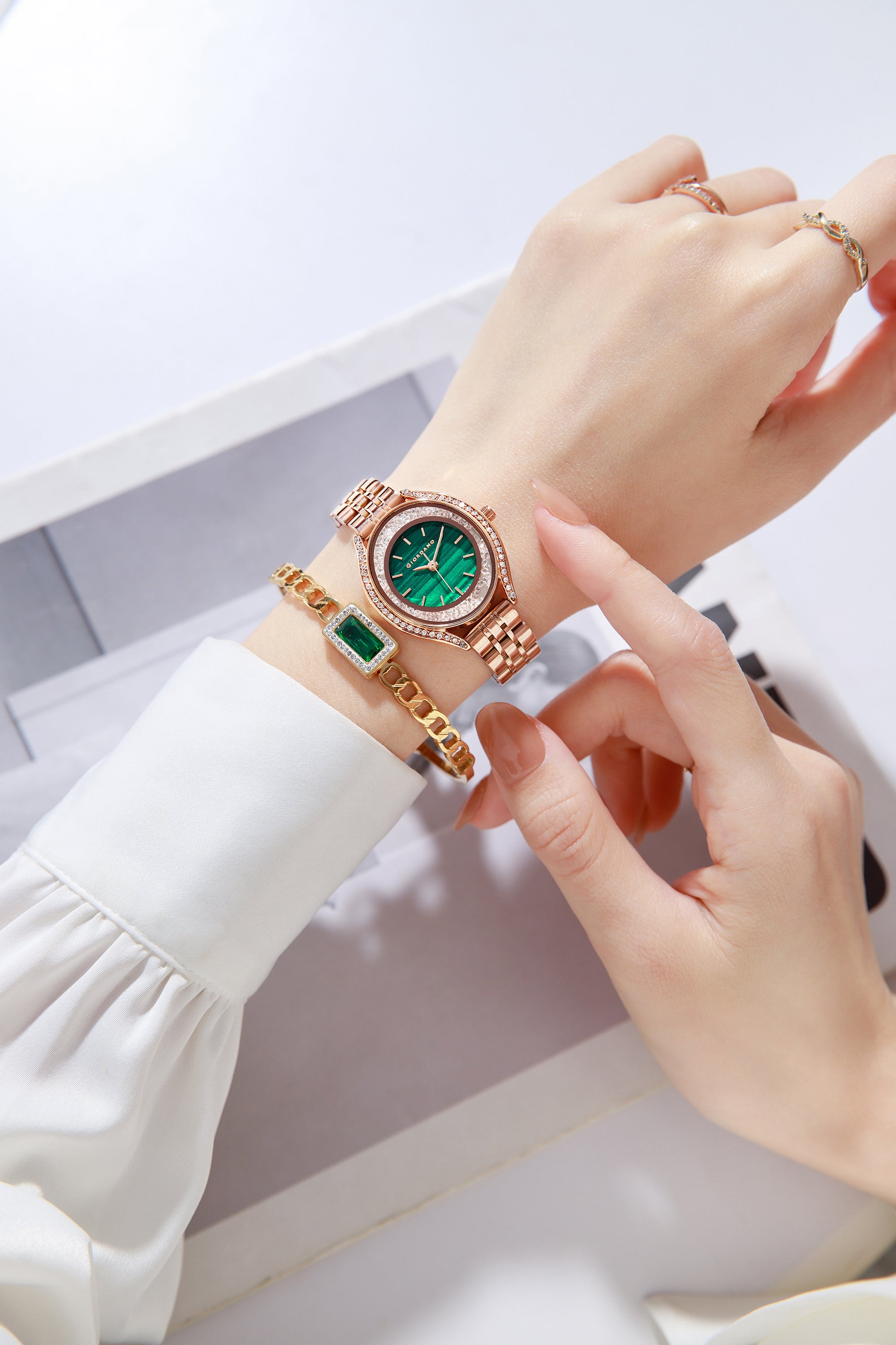 Giordano Analog Quartz Watch & Bangle Set for Women with Round Dial, Crystal-Studded Case, Stainless Steel Strap and Water Resistance - GZ-60146-33