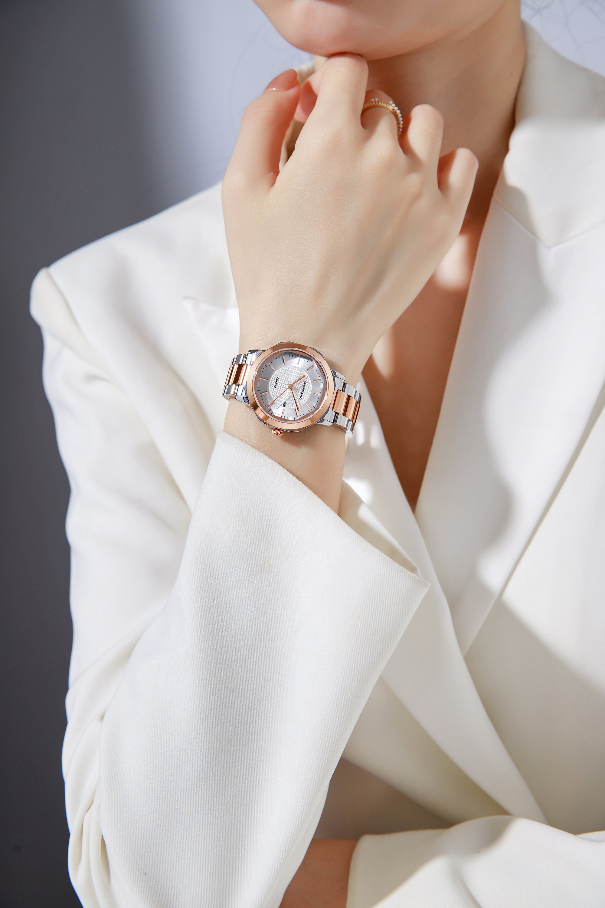 Giordano Analog Quartz Watch for Women with Gold Round Textured Dial, Date Display, Baton Hour Markers and Gold Stainless Steel Strap - GZ-60179-11