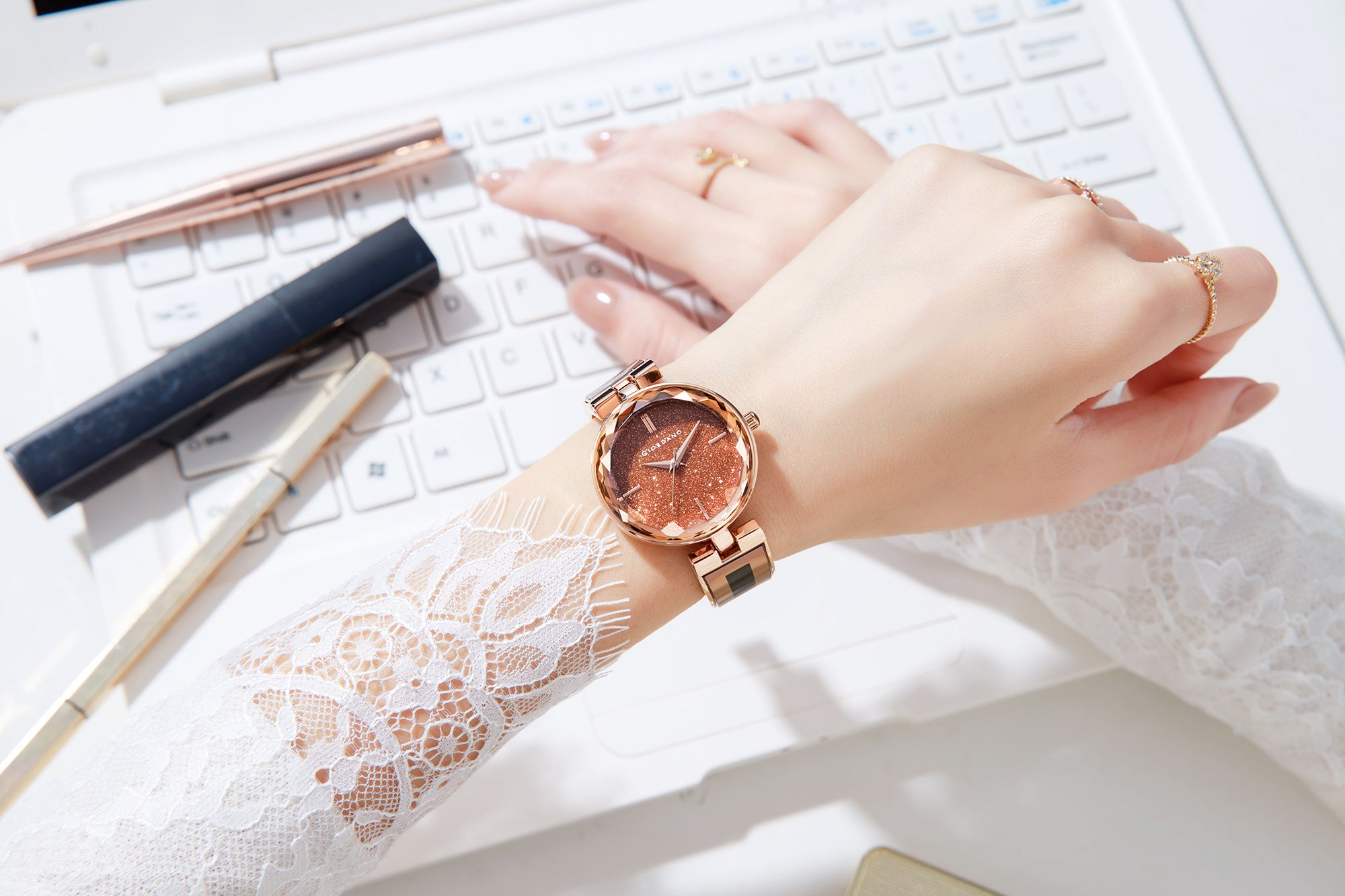 Giordano Luxurious Analog Watch for Women with Elegant Diamond Cut Glass and Stainless Steel Strap - GZ-60082-22