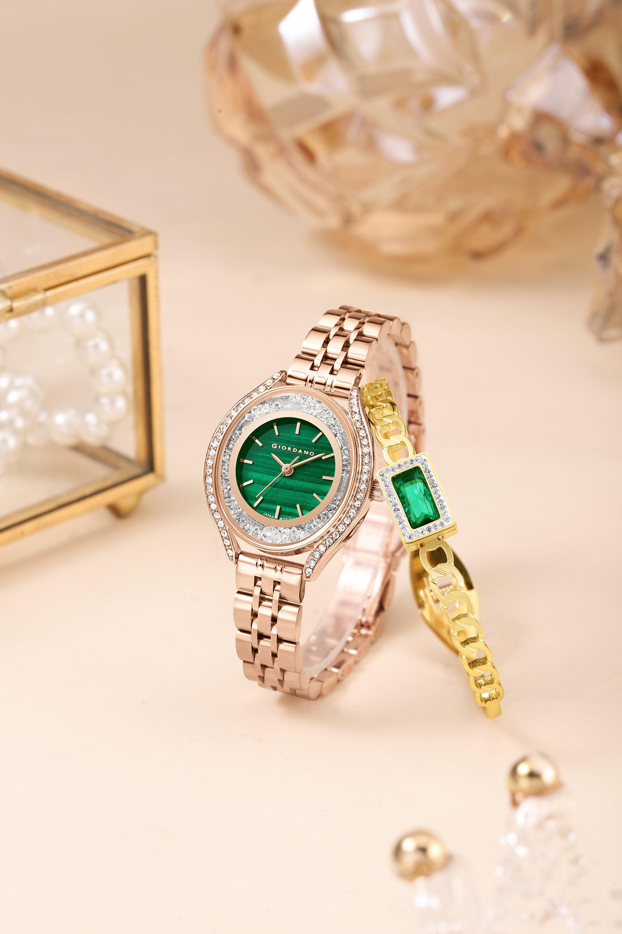 Giordano Analog Quartz Watch & Bangle Set for Women with Round Dial, Crystal-Studded Case, Stainless Steel Strap and Water Resistance - GZ-60146-33