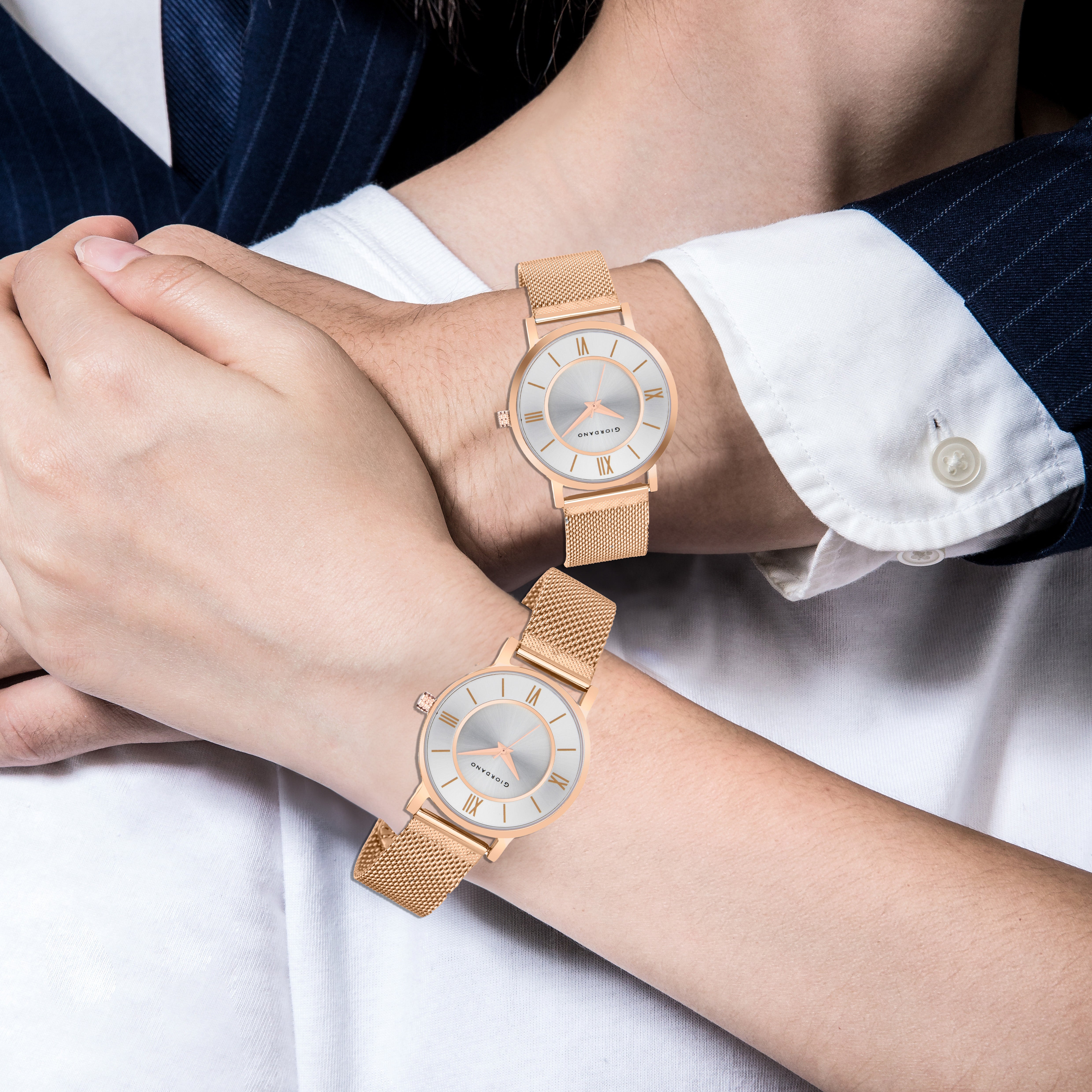 Giordano Rose Gold অ্যানালগ স্টাইলিশ দম্পতির ঘড়ি স্টাইলিশ ডায়াল সহ রোমান সূচক এবং মেশ মেটাল স্ট্র্যাপ GD-1172-SETA-88